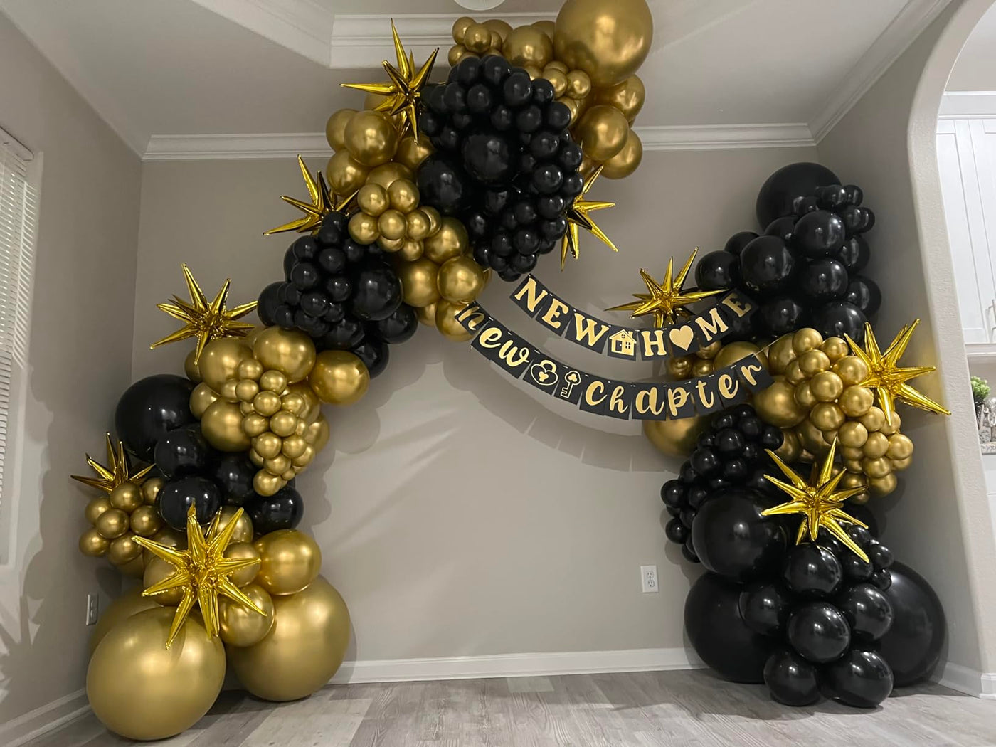 Black and Gold Balloons Garland Arch Kit with Stars 2025 Graduation New Year Anniversary Birthday Party Decorations