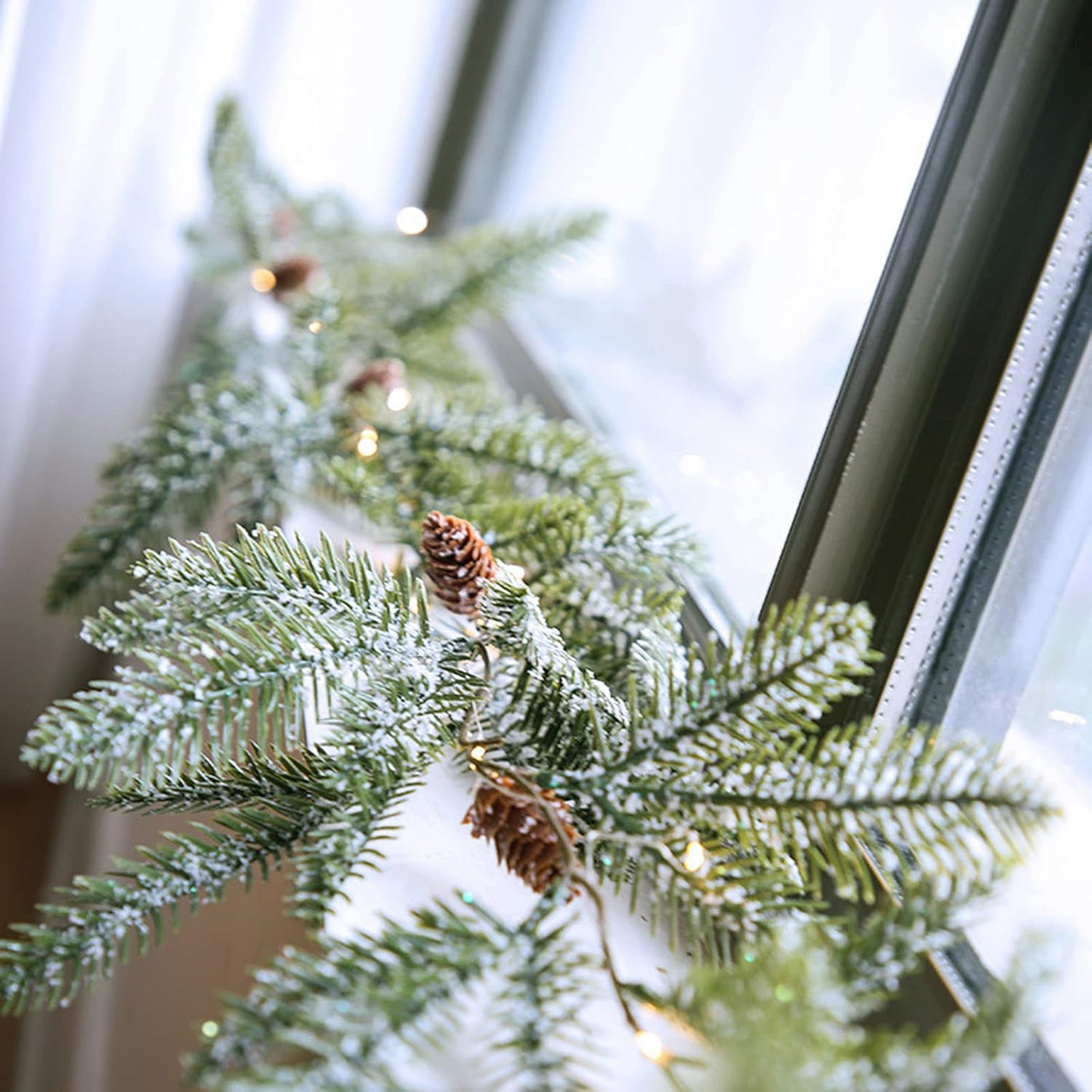 Christmas Garland with Lights and Pine Cones Pre-Lit Christmas Garland with 20 LEDs Indoor Christmas Decorations for Stairs, Fireplace, Door