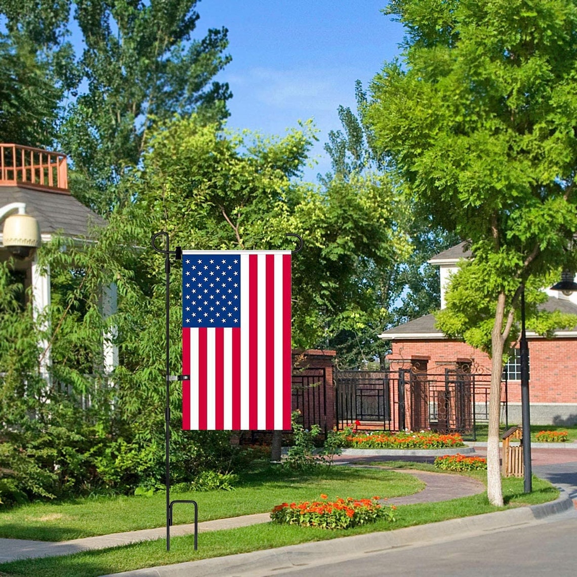 Garden Flag Stand Holder Pole Stopper Anti-Wind Clip USA Season Yard Home Easter Flags Decoration Fixed Storm Flagpoles Metal Flag Stands