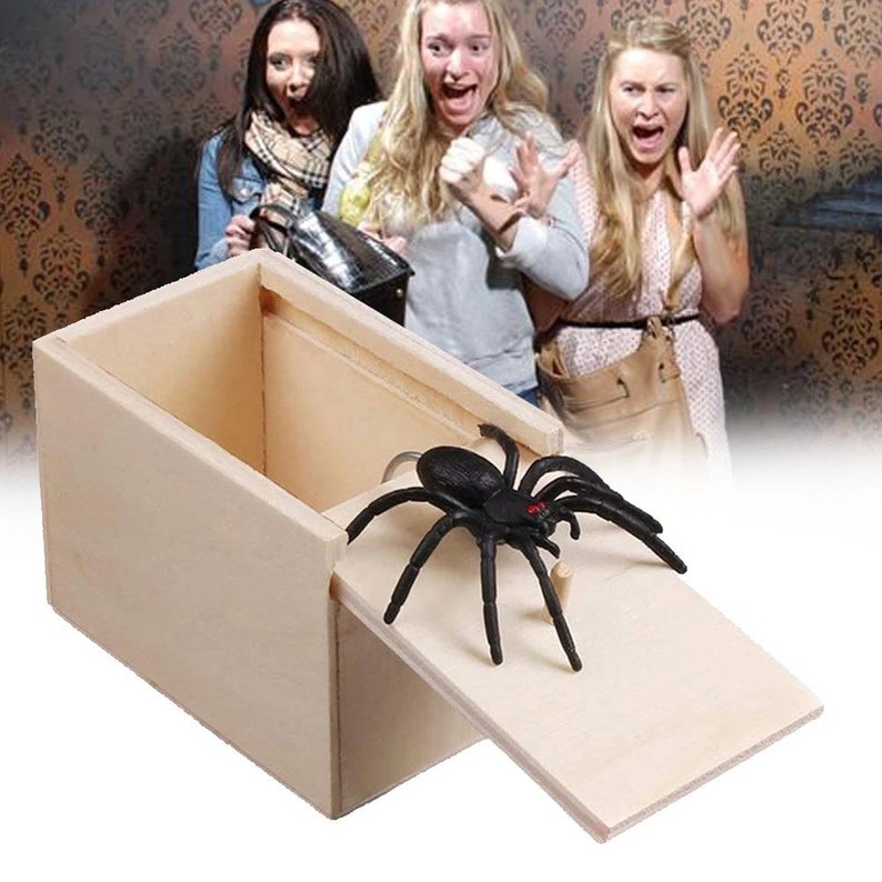 Wooden Prank Spider Scare Box Hidden in Case Trick Play Joke Scarebox Gag Toy Money Gift Box Surprise Joke Boxes Helloween Gift Idea