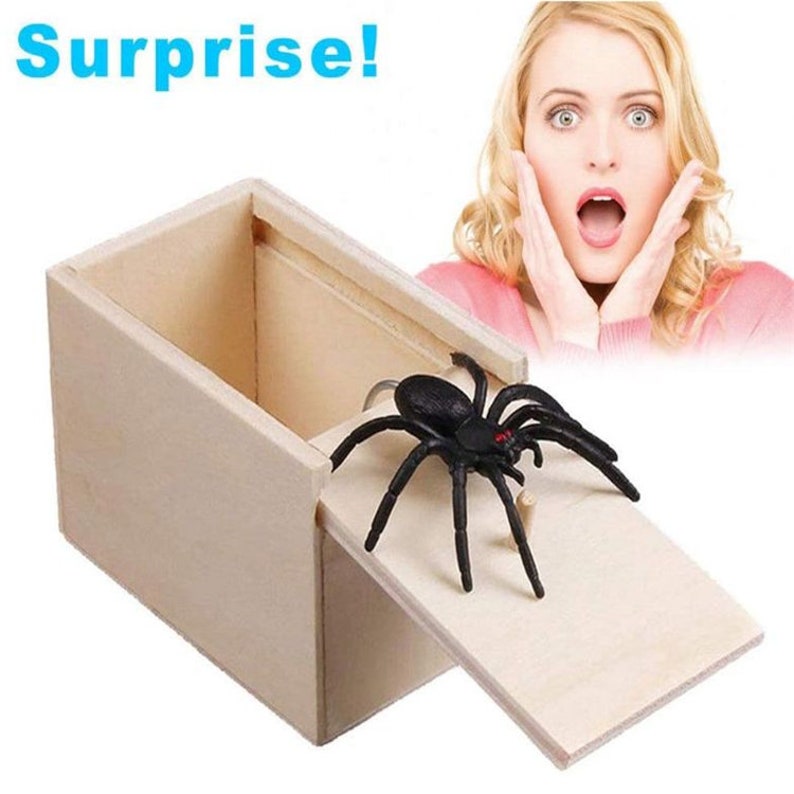 Wooden Prank Spider Scare Box Hidden in Case Trick Play Joke Scarebox Gag Toy Money Gift Box Surprise Joke Boxes Helloween Gift Idea