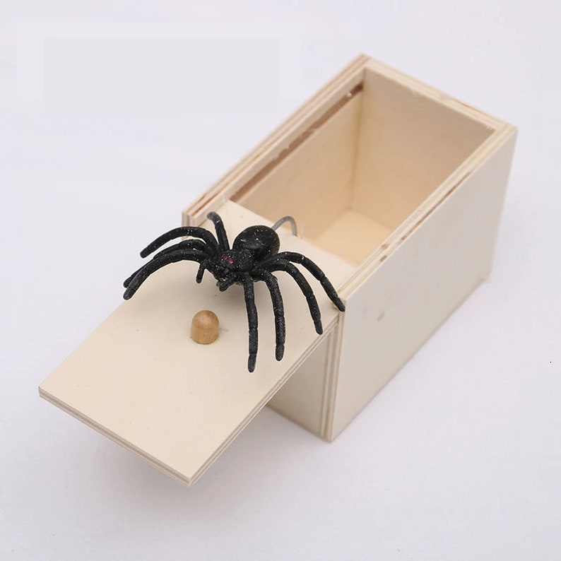 Wooden Prank Spider Scare Box Hidden in Case Trick Play Joke Scarebox Gag Toy Money Gift Box Surprise Joke Boxes Helloween Gift Idea